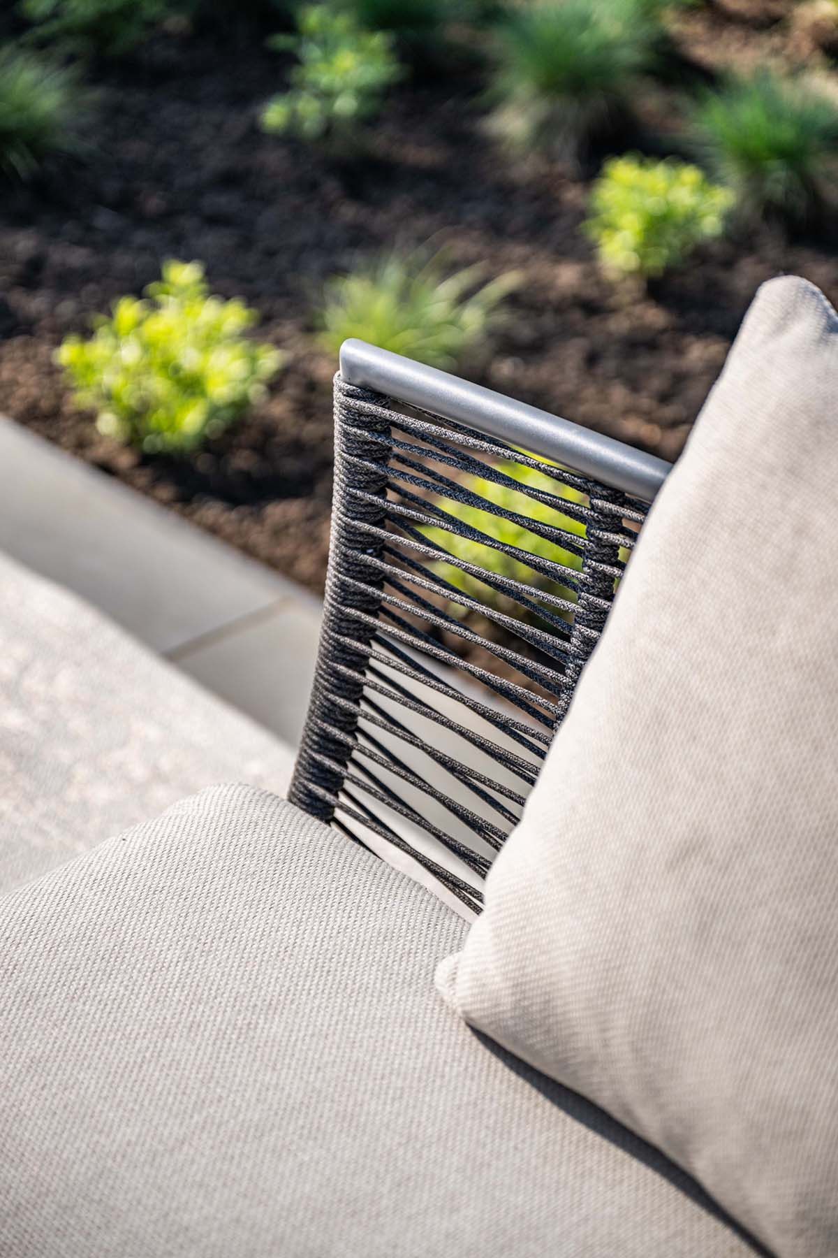 Melissa daybed - carbon black - rope lava black -  valley sand
